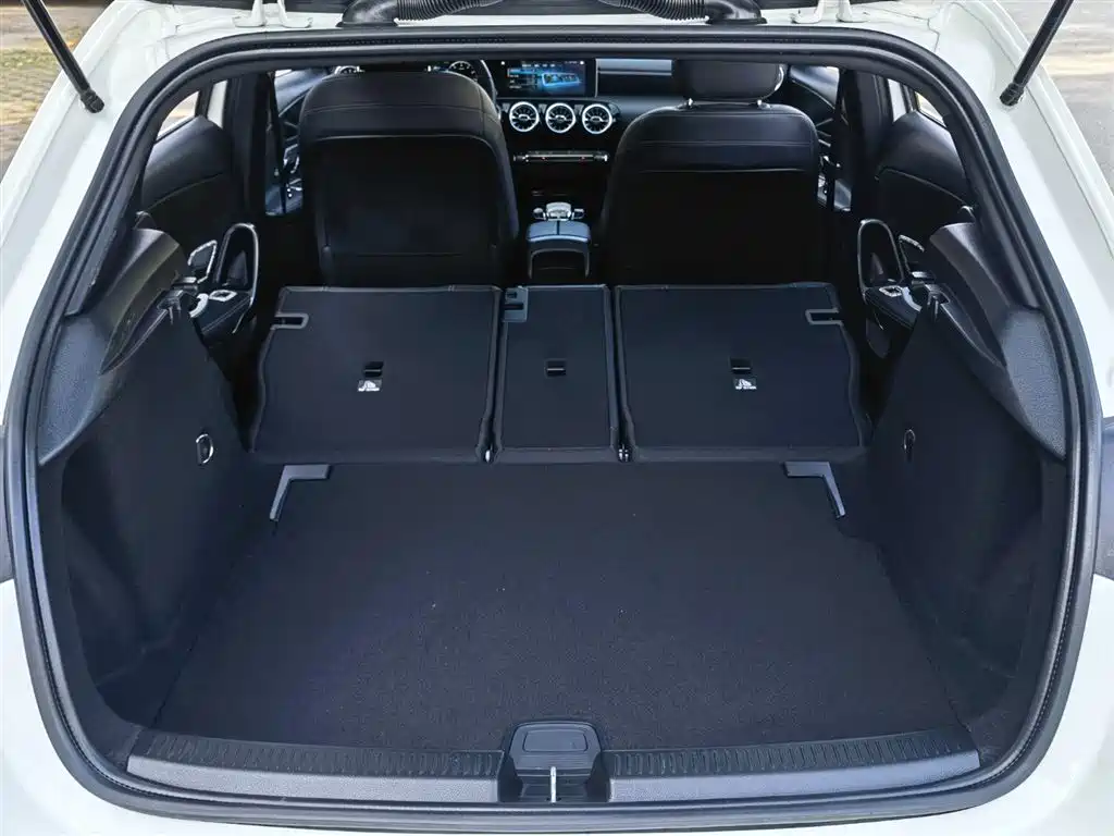 Mercedes-Benz Mercedes-Benz A-Class 2019 A 200 Sport Edition 2020 - thumbnail 11