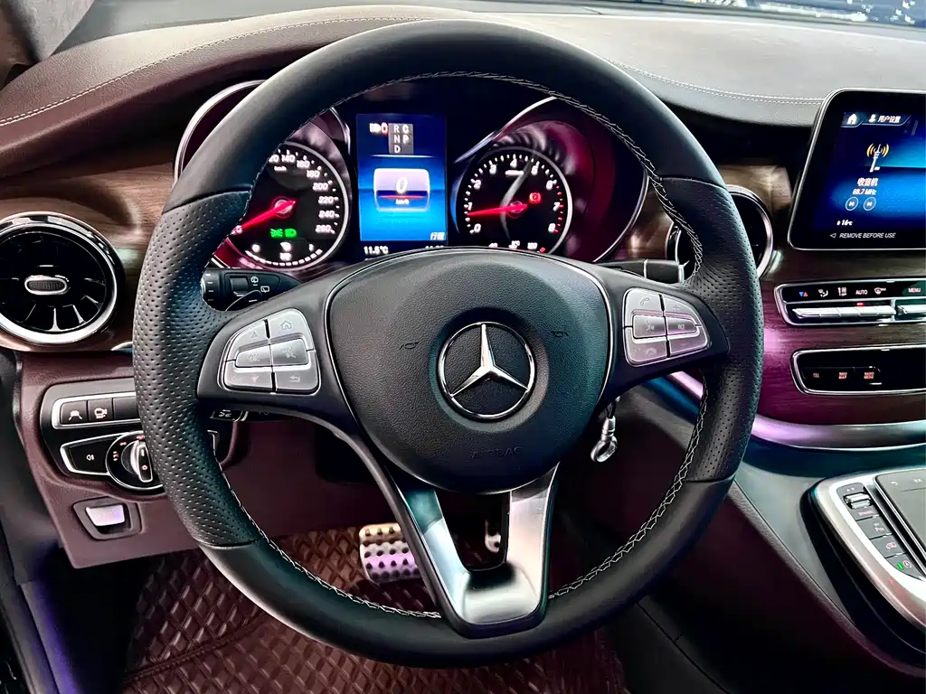 Mercedes-Benz Mercedes-Benz V-Class 2022 V 260 L Long Wheelbase Premium Edition 2024 - thumbnail 17
