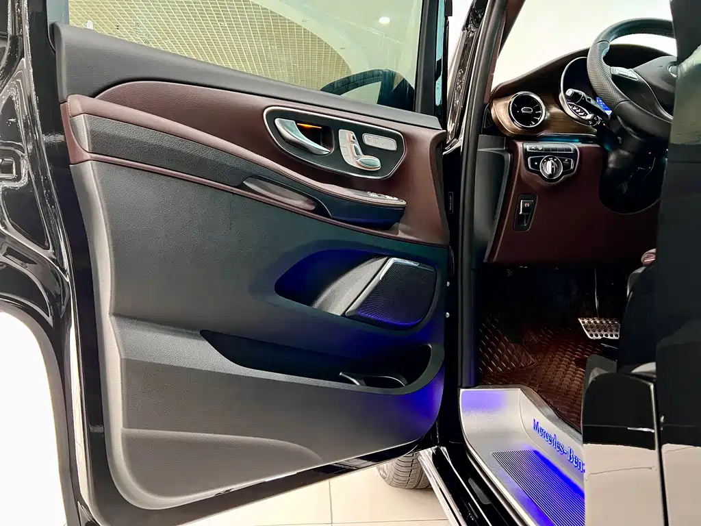 Mercedes-Benz Mercedes-Benz V-Class 2022 V 260 L Long Wheelbase Premium Edition 2024 - thumbnail 25