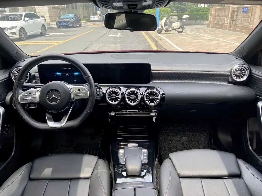 Mercedes-Benz Mercedes-Benz A-Class 2022 Facelift A 200 L Sport Sedan Fashion Edition 2022 - thumbnail 4