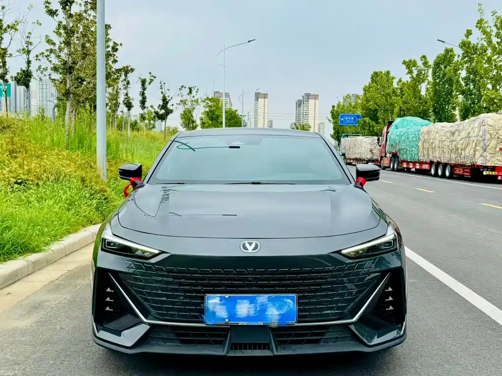 Changan Changan UNI-V 2022 1.5T Premium Edition 2022 - thumbnail 2