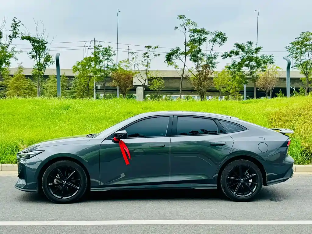 Changan Changan UNI-V 2022 1.5T Premium Edition 2022 - thumbnail 3