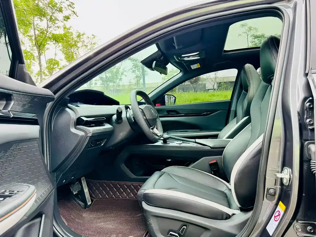 Changan Changan UNI-V 2022 1.5T Premium Edition 2022 - thumbnail 4