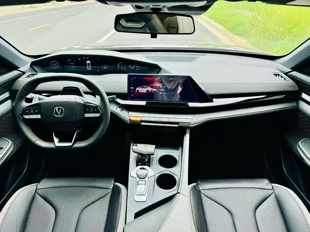 Changan Changan UNI-V 2022 1.5T Premium Edition 2022 - thumbnail 5