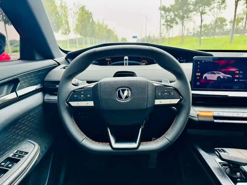 Changan Changan UNI-V 2022 1.5T Premium Edition 2022 - thumbnail 7