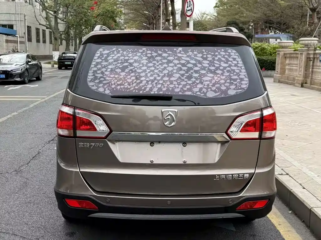 Baojun Baojun 730 2014 1.5L Manual Luxury Navigation ESP Version 7-seater 2015 - thumbnail 3