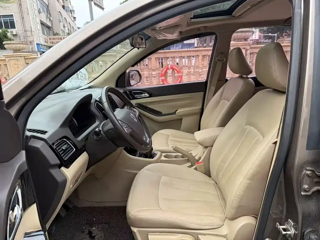 Baojun Baojun 730 2014 1.5L Manual Luxury Navigation ESP Version 7-seater 2015 - thumbnail 6
