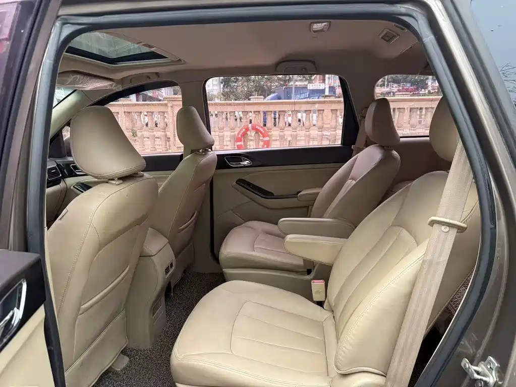 Baojun Baojun 730 2014 1.5L Manual Luxury Navigation ESP Version 7-seater 2015 - thumbnail 8