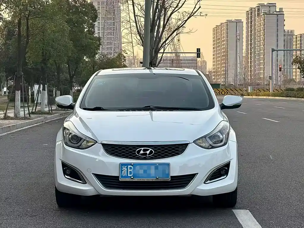 Hyundai Elantra 2016 1.6L Automatic Intelligent Edition 2016 - thumbnail 2