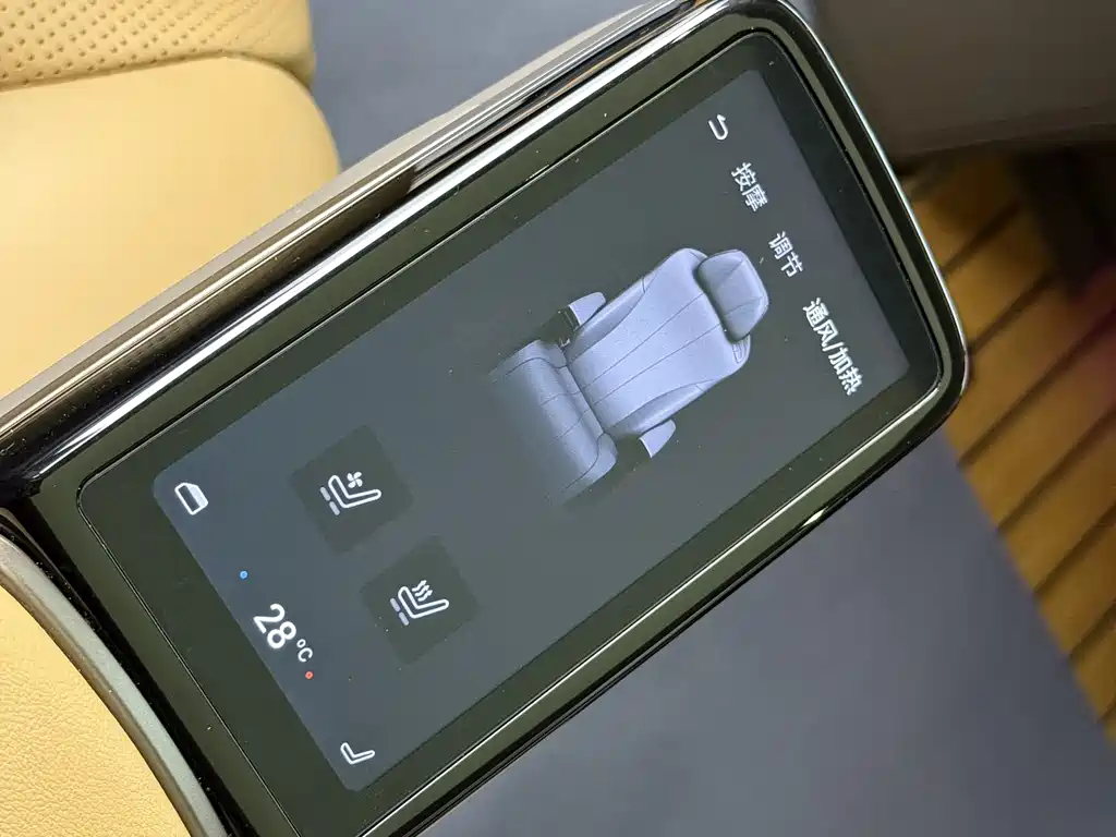 Denza DENZA D9 2022 DM-i 970 AWD Flagship Model 2024 - thumbnail 9