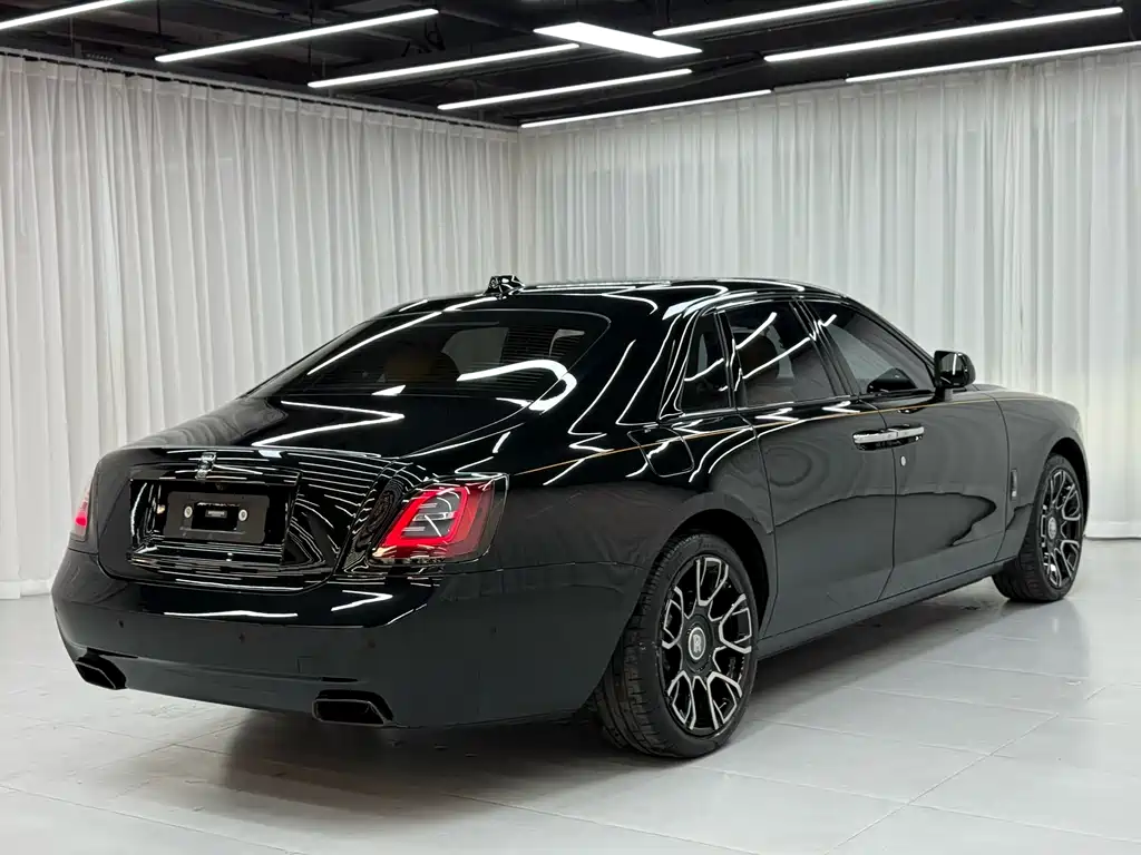 Rolls-Royce Ghost 2022 6.7T Black Badge 2022 - thumbnail 5