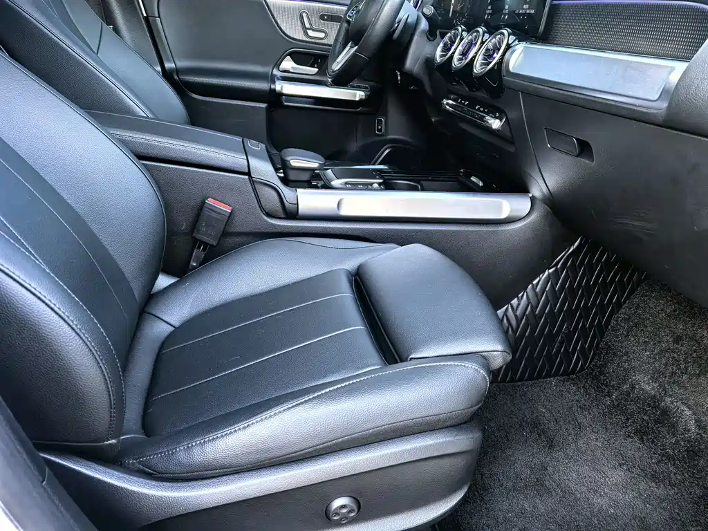 Mercedes-Benz Mercedes-Benz GLB 2022 Facelift GLB 200 Style 2022 - thumbnail 13