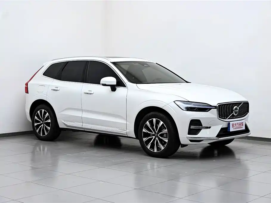 Volvo Volvo XC60 2024 B5 AWD Momentum Luxury Edition 2023 - thumbnail 4