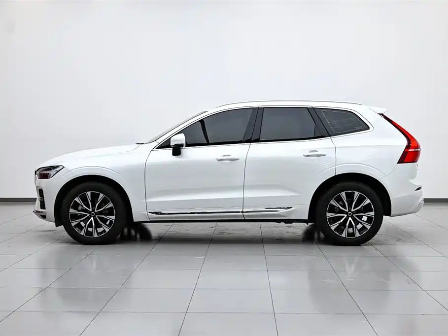 Volvo Volvo XC60 2024 B5 AWD Momentum Luxury Edition 2023 - thumbnail 5
