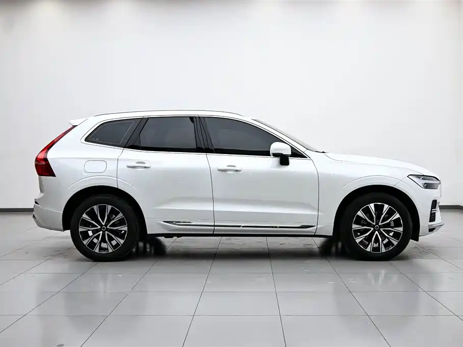 Volvo Volvo XC60 2024 B5 AWD Momentum Luxury Edition 2023 - thumbnail 6