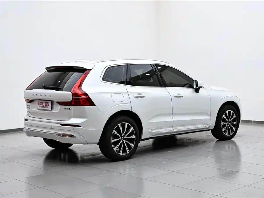 Volvo Volvo XC60 2024 B5 AWD Momentum Luxury Edition 2023 - thumbnail 7