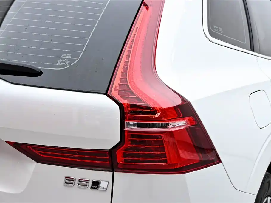 Volvo Volvo XC60 2024 B5 AWD Momentum Luxury Edition 2023 - thumbnail 9