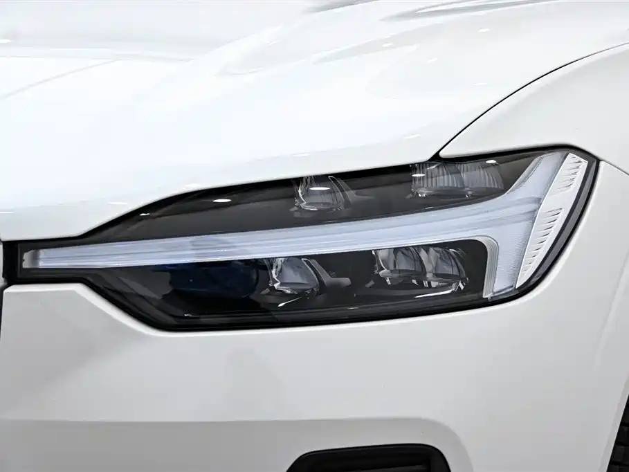 Volvo Volvo XC60 2024 B5 AWD Momentum Luxury Edition 2023 - thumbnail 10