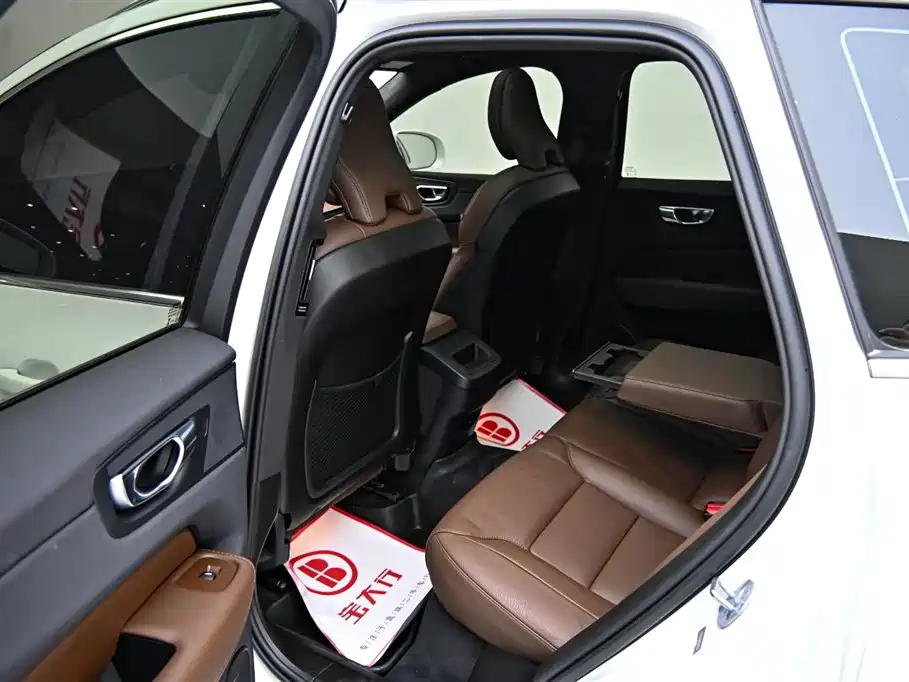 Volvo Volvo XC60 2024 B5 AWD Momentum Luxury Edition 2023 - thumbnail 13