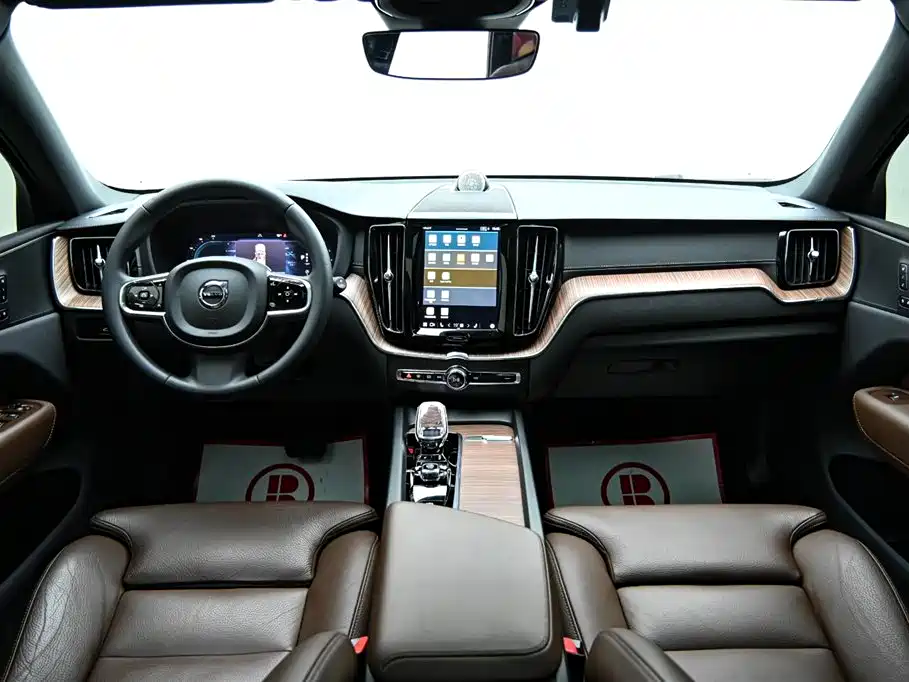 Volvo Volvo XC60 2024 B5 AWD Momentum Luxury Edition 2023 - thumbnail 14