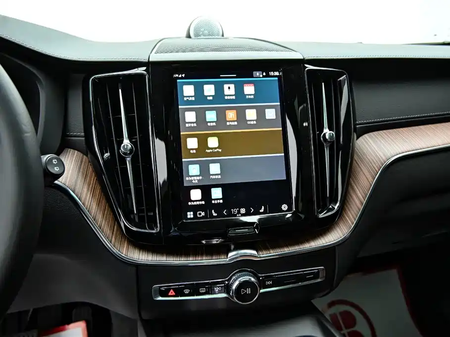 Volvo Volvo XC60 2024 B5 AWD Momentum Luxury Edition 2023 - thumbnail 17