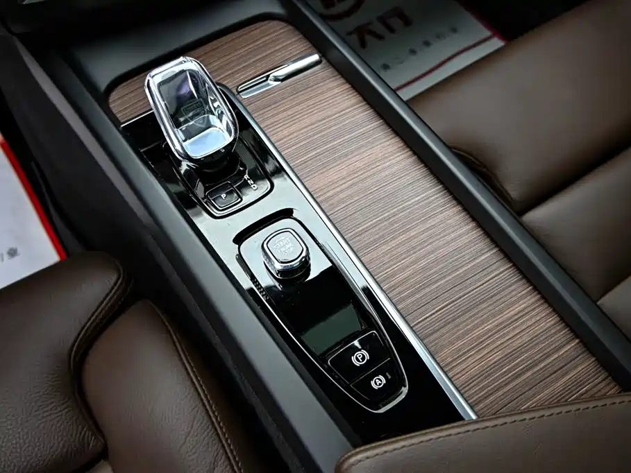 Volvo Volvo XC60 2024 B5 AWD Momentum Luxury Edition 2023 - thumbnail 18
