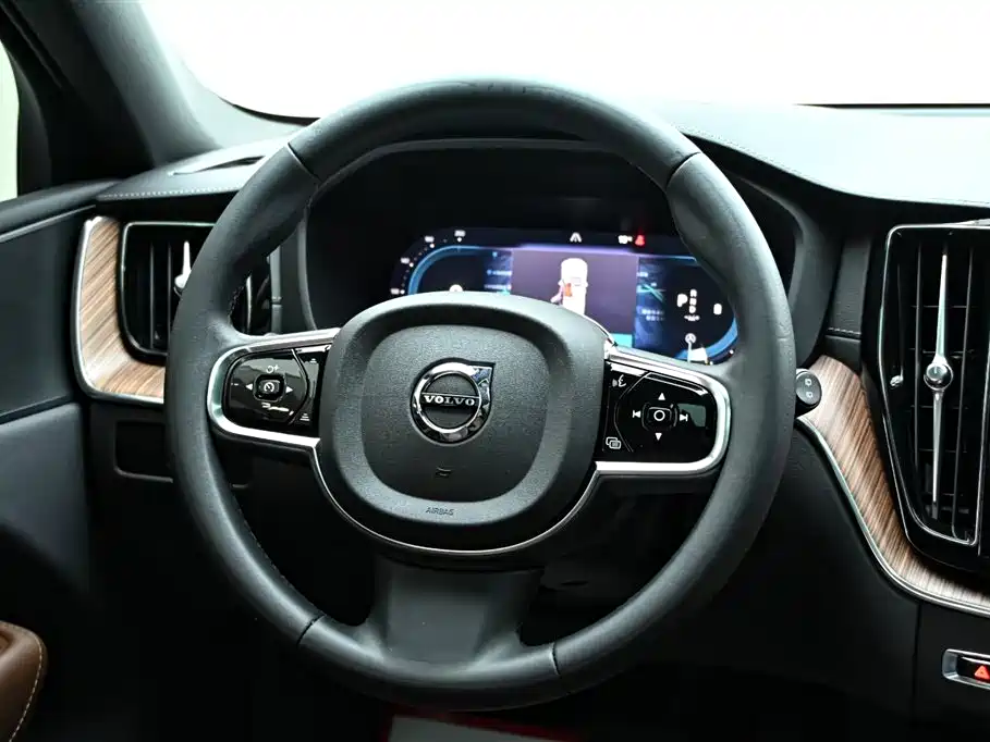 Volvo Volvo XC60 2024 B5 AWD Momentum Luxury Edition 2023 - thumbnail 19
