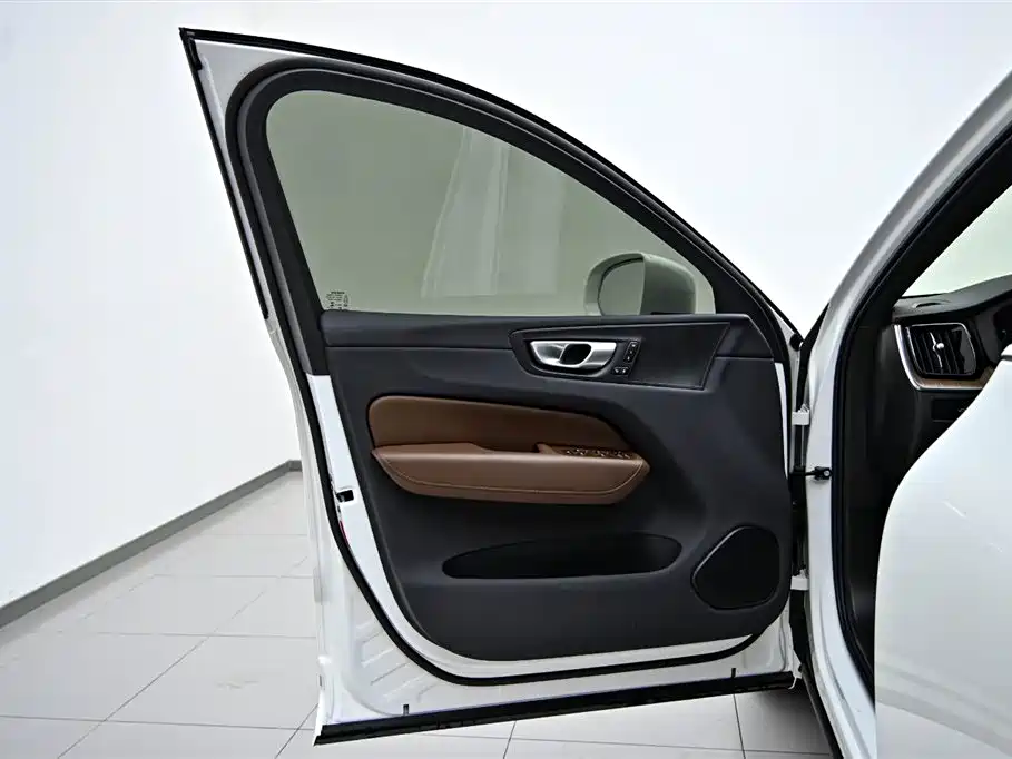 Volvo Volvo XC60 2024 B5 AWD Momentum Luxury Edition 2023 - thumbnail 21