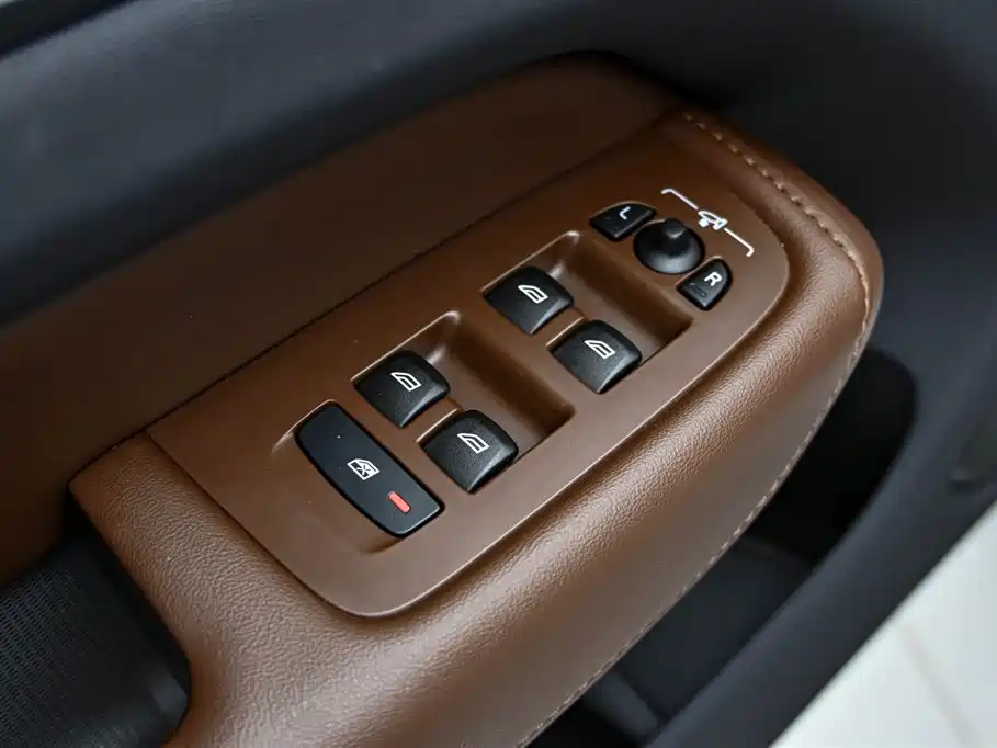 Volvo Volvo XC60 2024 B5 AWD Momentum Luxury Edition 2023 - thumbnail 24