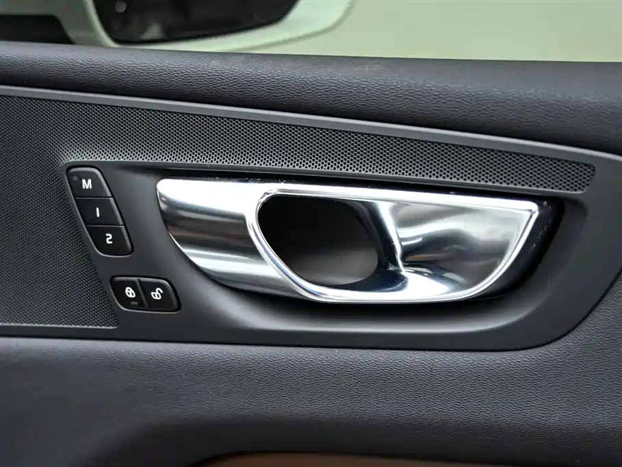Volvo Volvo XC60 2024 B5 AWD Momentum Luxury Edition 2023 - thumbnail 28