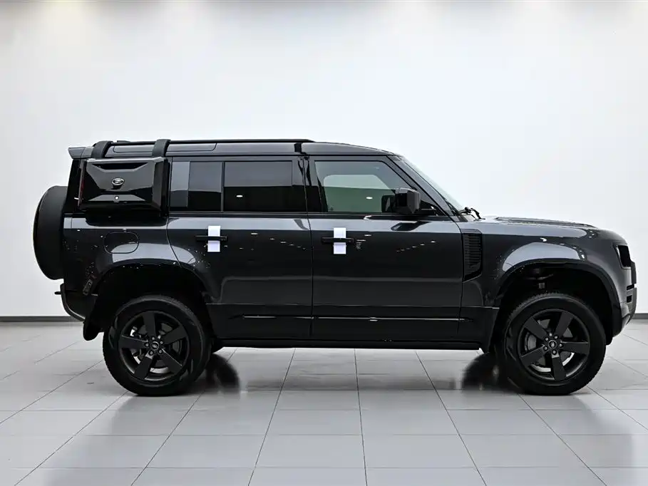 Land Rover Land Rover Defender 2024 110 3.0T P400 X-DYNAMIC HSE 2024 - thumbnail 6
