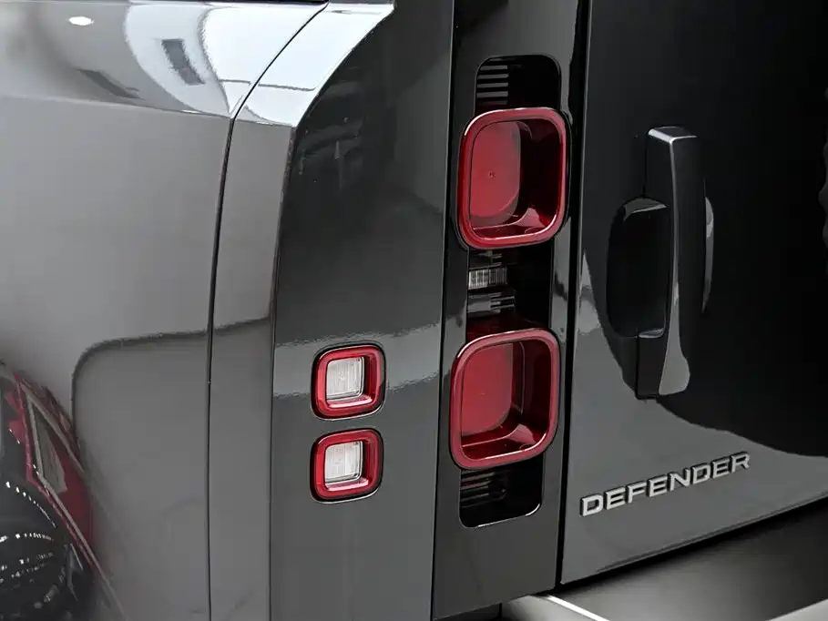 Land Rover Land Rover Defender 2024 110 3.0T P400 X-DYNAMIC HSE 2024 - thumbnail 9