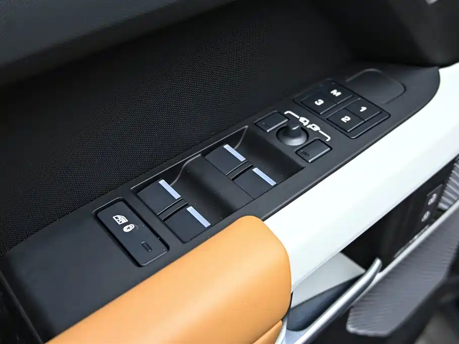 Land Rover Land Rover Defender 2024 110 3.0T P400 X-DYNAMIC HSE 2024 - thumbnail 24