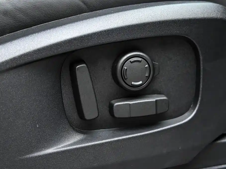 Land Rover Land Rover Defender 2024 110 3.0T P400 X-DYNAMIC HSE 2024 - thumbnail 28