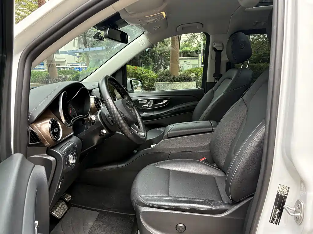 Mercedes-Benz Mercedes-Benz V-Class 2021 V 260 Exclusive Edition 2022 - thumbnail 4