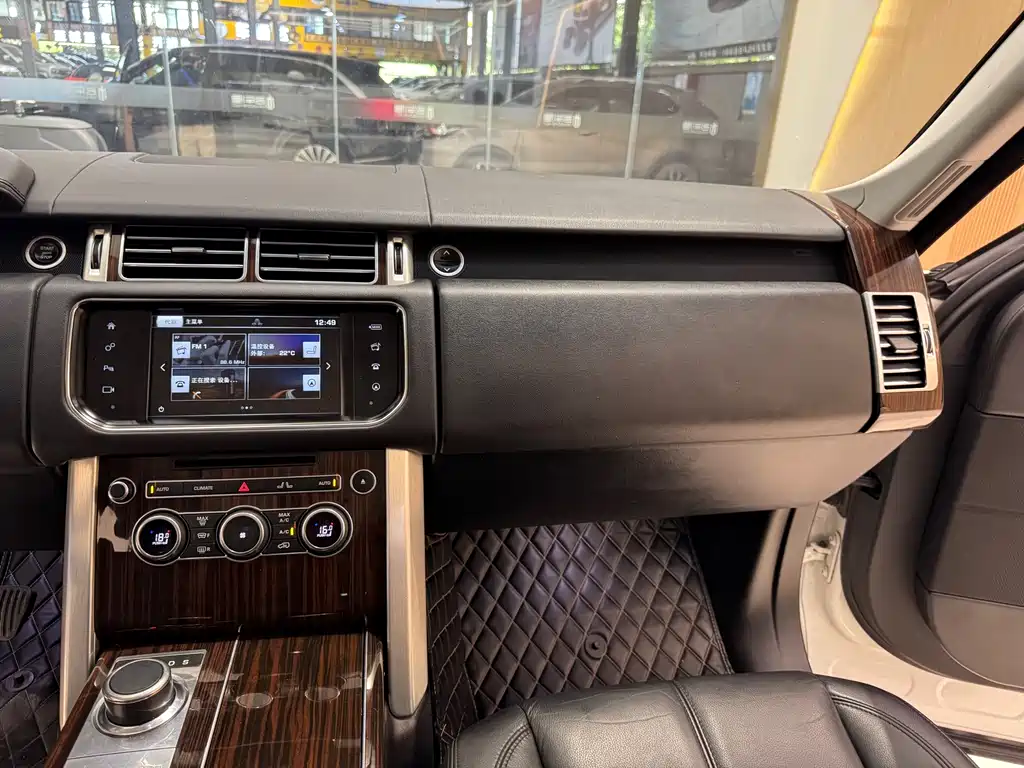 Land Rover Range Rover 2015 3.0 TDV6 Vogue 2016 - thumbnail 9