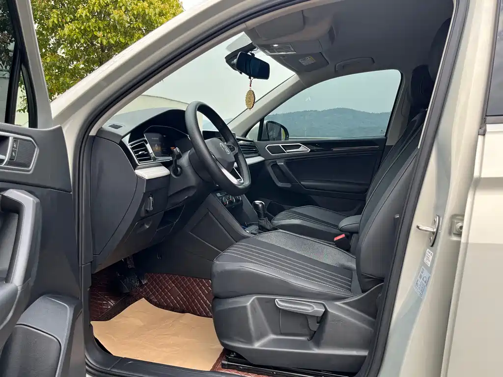Volkswagen Tiguan L 2022 330TSI Automatic 2WD Comfort Edition 2021 - thumbnail 4