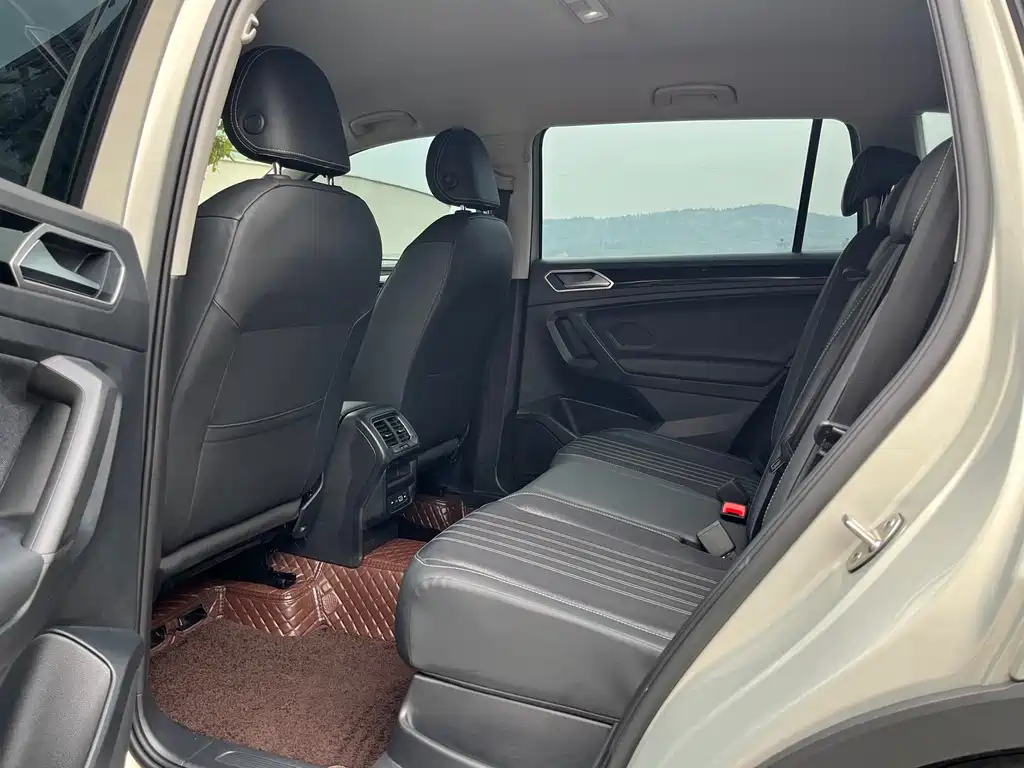 Volkswagen Tiguan L 2022 330TSI Automatic 2WD Comfort Edition 2021 - thumbnail 5