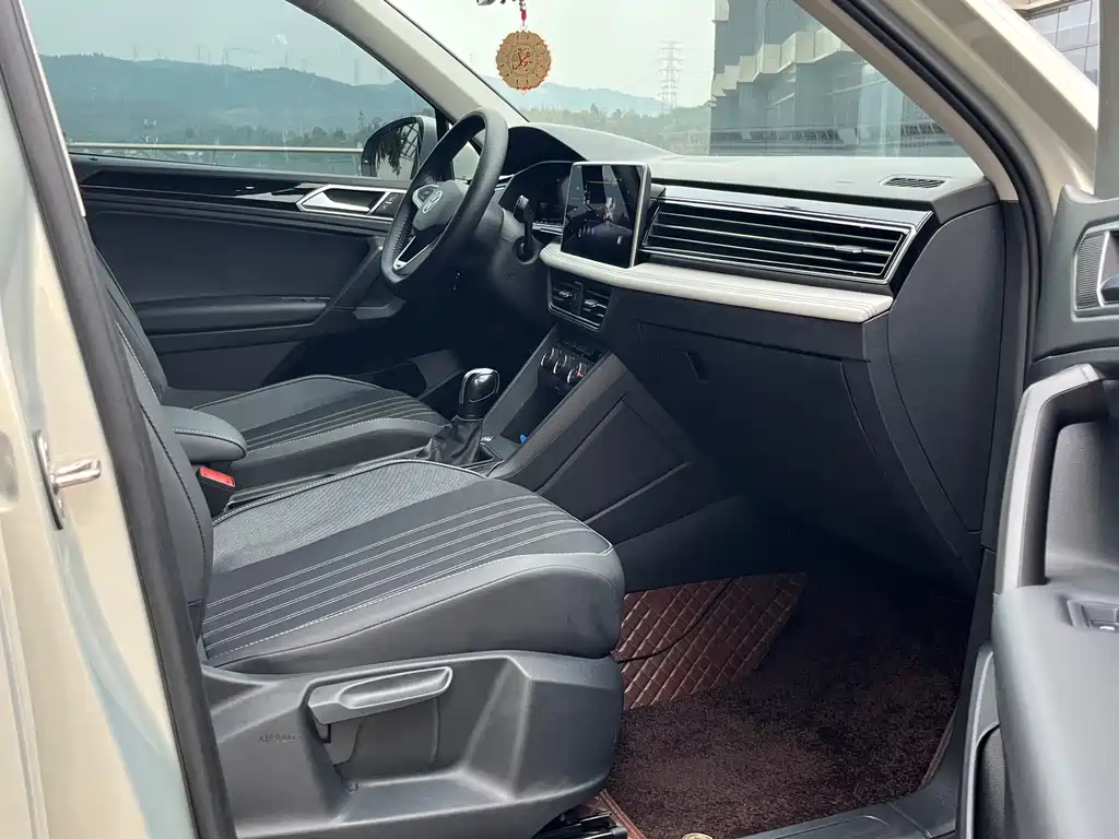 Volkswagen Tiguan L 2022 330TSI Automatic 2WD Comfort Edition 2021 - thumbnail 17