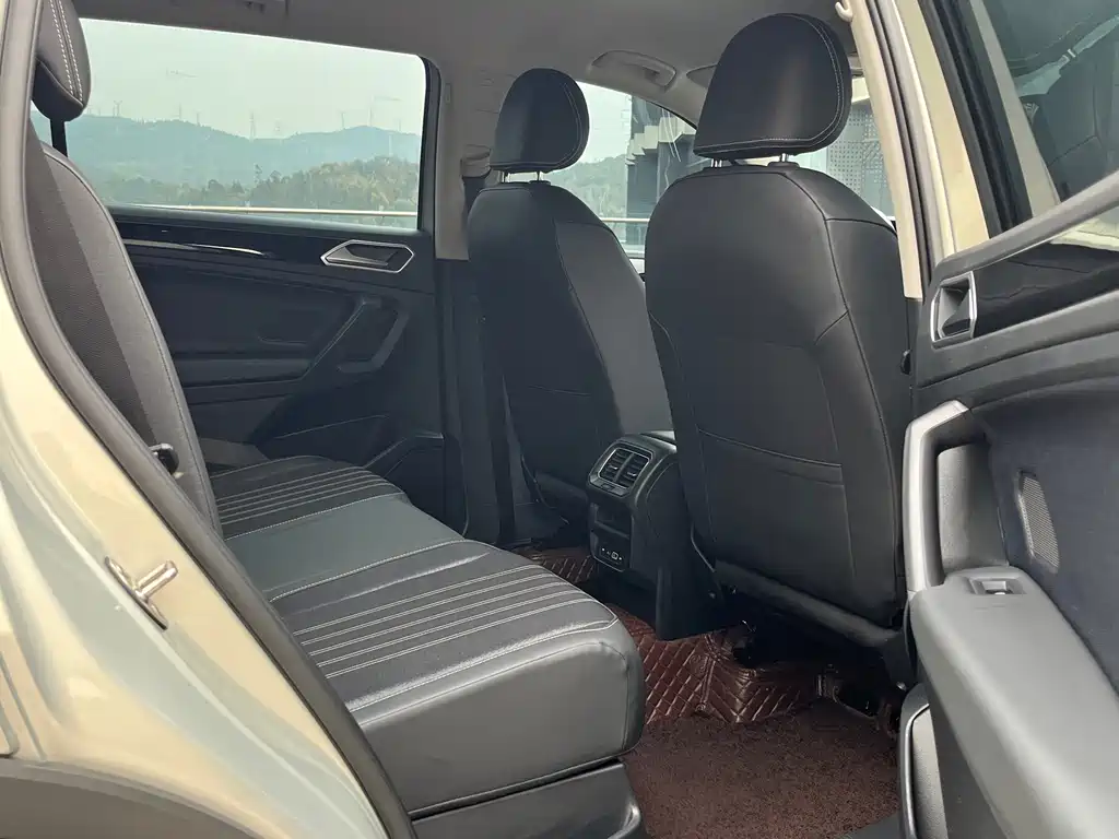 Volkswagen Tiguan L 2022 330TSI Automatic 2WD Comfort Edition 2021 - thumbnail 18
