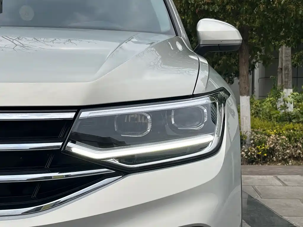 Volkswagen Tiguan L 2022 330TSI Automatic 2WD Comfort Edition 2021 - thumbnail 22