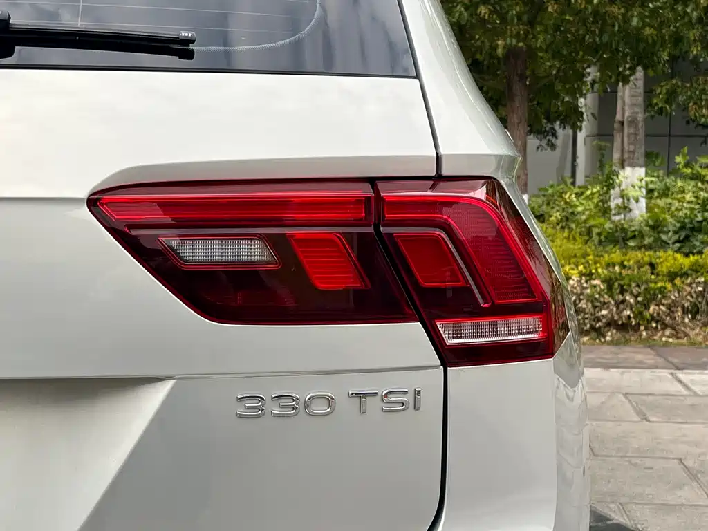 Volkswagen Tiguan L 2022 330TSI Automatic 2WD Comfort Edition 2021 - thumbnail 23
