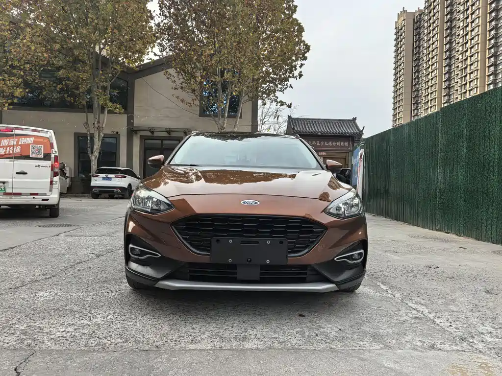 Ford Ford Focus Active 2020 EcoBoost 180 Automatic Trend Edition 2019 - thumbnail 2