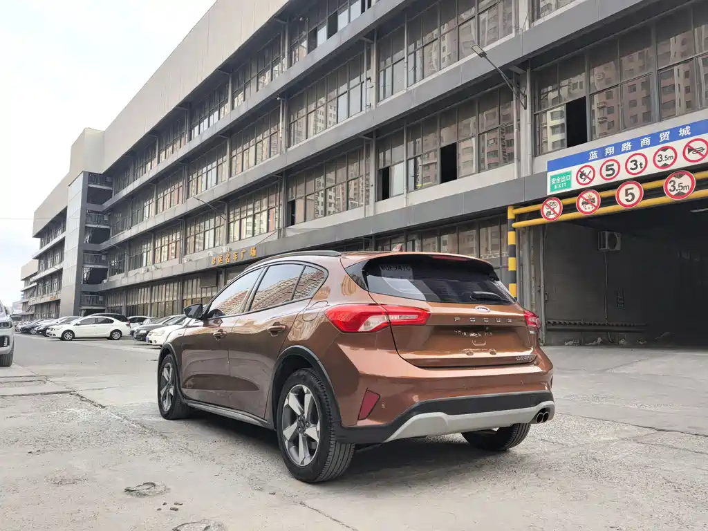 Ford Ford Focus Active 2020 EcoBoost 180 Automatic Trend Edition 2019 - thumbnail 4