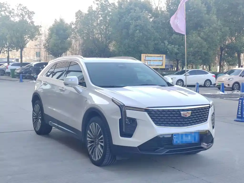 Cadillac Cadillac XT4 2024 28T FWD Luxury 2025 - thumbnail 3