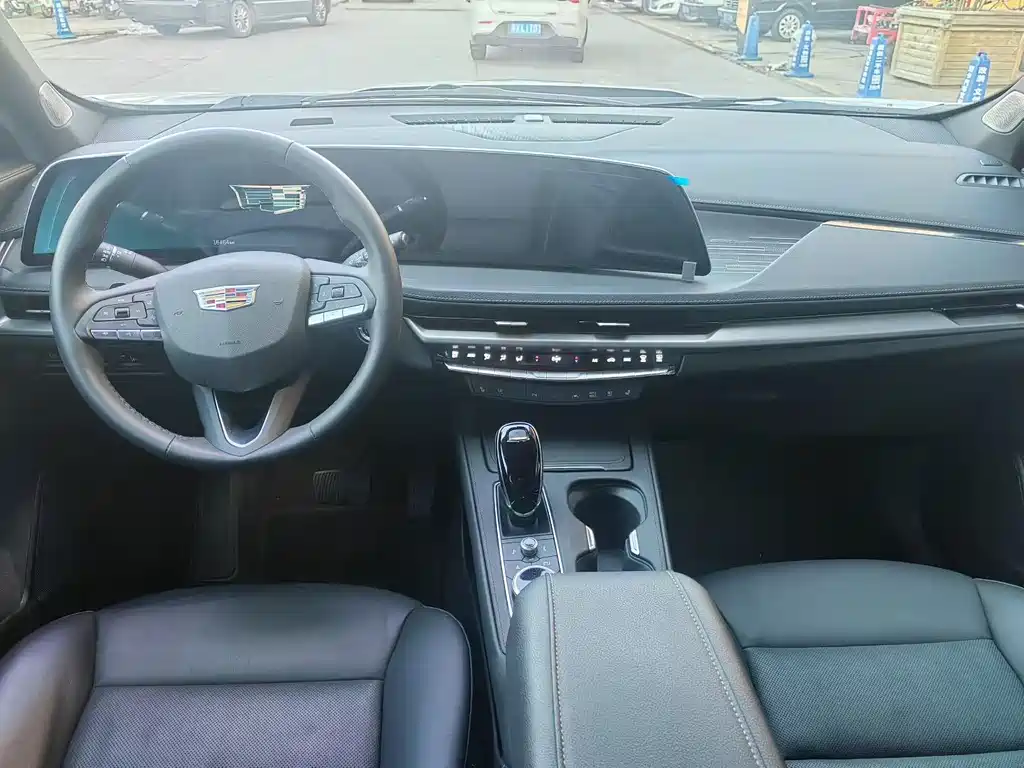 Cadillac Cadillac XT4 2024 28T FWD Luxury 2025 - thumbnail 5
