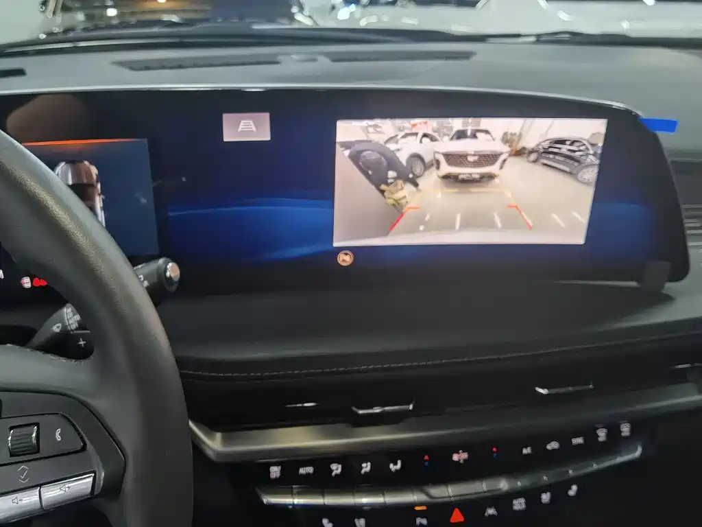 Cadillac Cadillac XT4 2024 28T FWD Luxury 2025 - thumbnail 6