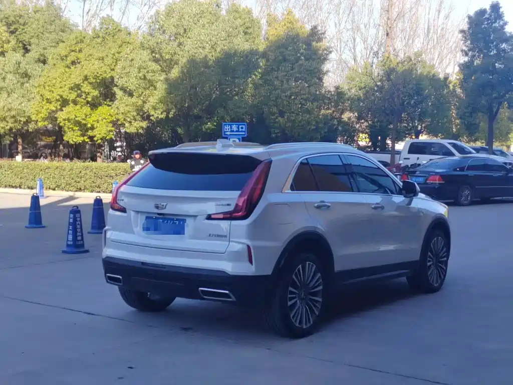Cadillac Cadillac XT4 2024 28T FWD Luxury 2025 - thumbnail 11