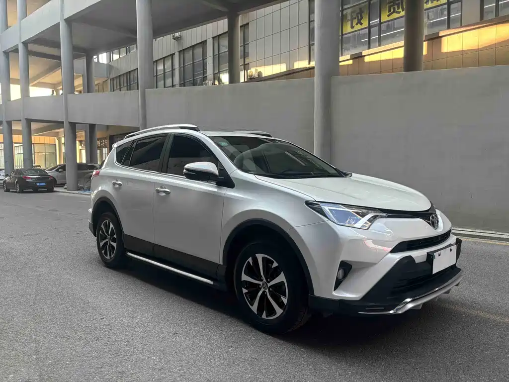 Toyota RAV4 2018 2.0L CVT 2WD Fashion X Edition 2018 - thumbnail 2