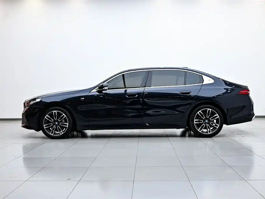BMW BMW 5 Series 2024 530Li Leading Model M Sport Package 2024 - thumbnail 5